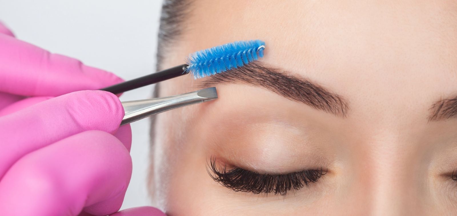 woman getting eyebrow lamination