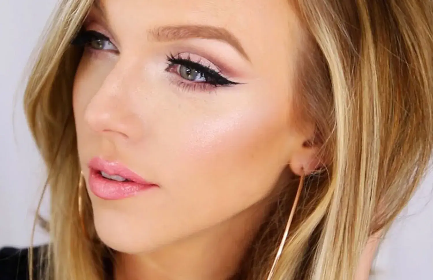 beauty 2015 09 cut crease makeup main (1)