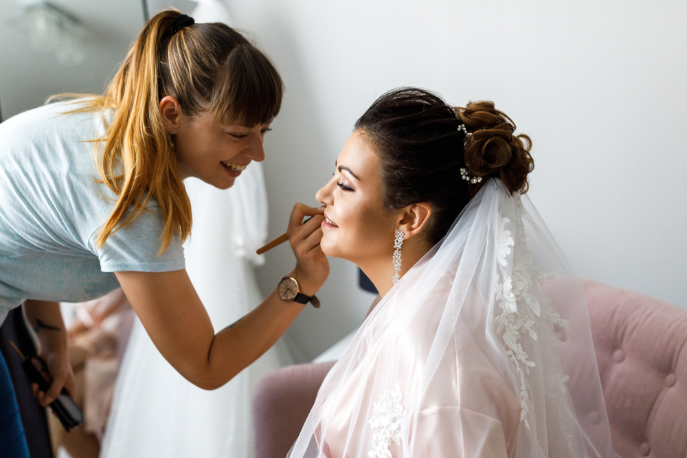 bride,morning.,wedding,preparations.,makeup,artist,makes,a,bride,makeup.